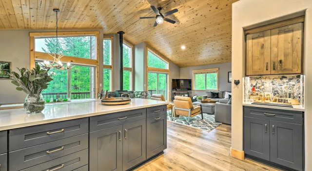 Коттедж Bikes, Grill & Views: Luxe Truckee Cabin!