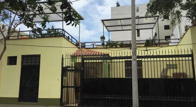 Hostal Alpes Lima, Забронировать Отель Отели в центре Мирафлореса, в центре