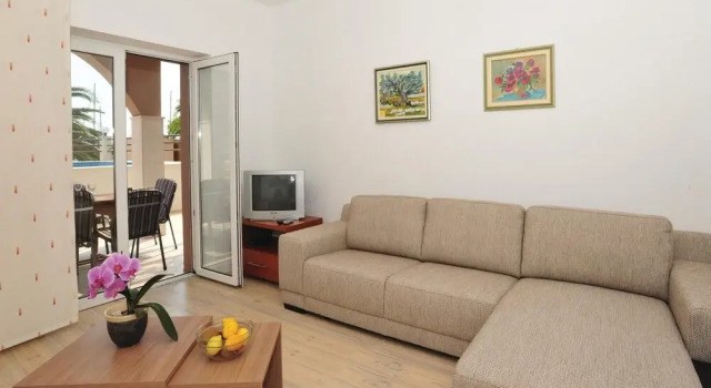 Beautiful Home in Kastel Gomilica With Jacuzzi, Wifi and 8 Bedrooms