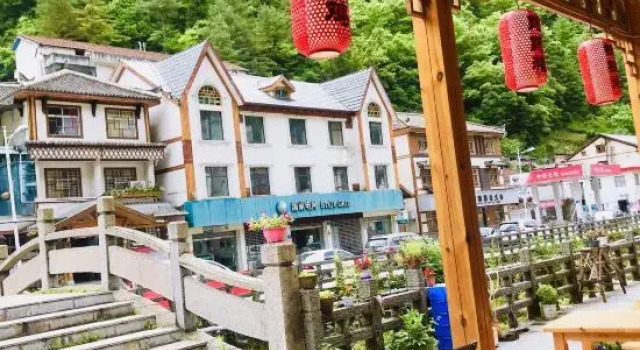 Shennongjia Xiaoqiao people food inn, Varaa Hotelli Shennongjia Hubei