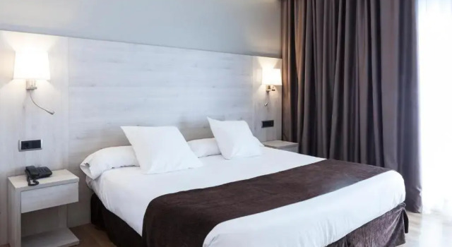 Двухместный номер с видом на бассейн Hotel Helios Lloret