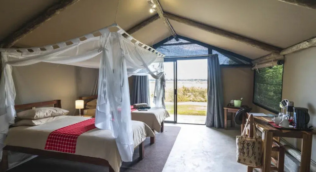 Caprivi Mutoya Lodge and Campsite, Book Campingplads Hoteller i Katima Mulilo med pool, Swimmingpool