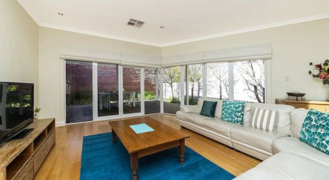 Inner Western Suburbs Retreat, Забронировать Отель Отели Перта 4 звезды, рядом с Honorary Consulate of the Federal Republic of Germany, 4*