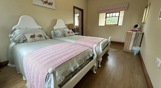 Beautiful 2 Bedroom Barn in Towcester Northants, Book Hotel Hoteller i Towcester med parkering, Parkering