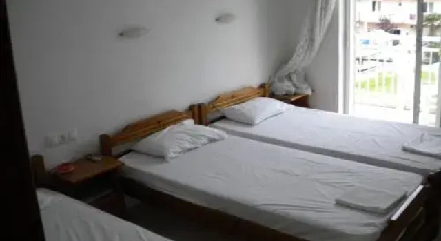 Aris, Book Hotel Paralia 