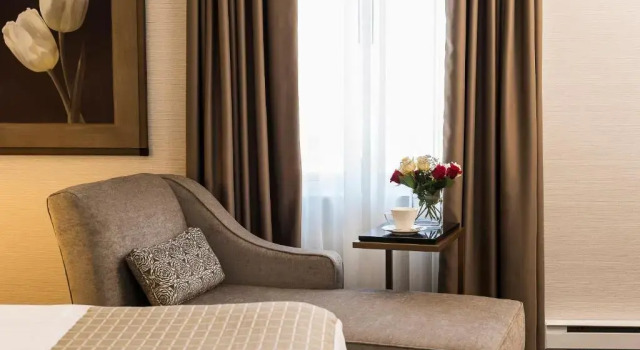 Номер Standard с видом на парк Lord Elgin Hotel