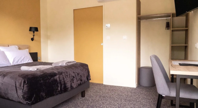Номер Standard Logis hôtels Le Saint Pierre