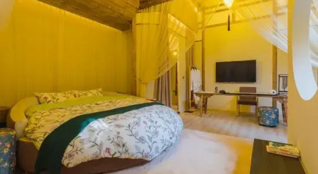 Люкс Deluxe Yueshang Zen Space Homestay (Tongli Ancient Town Branch)