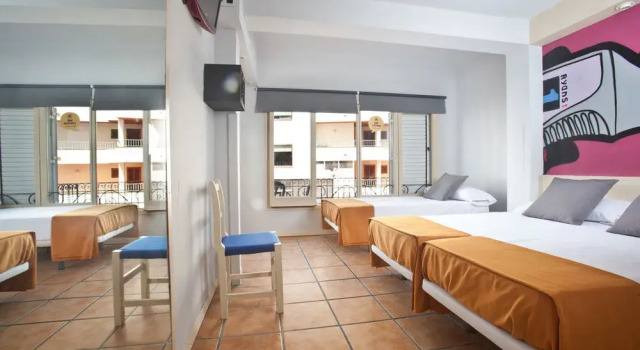 Hostal Ebusitana, Rezerwuj Hotel Hotele w Majorka z parkingiem, Parking