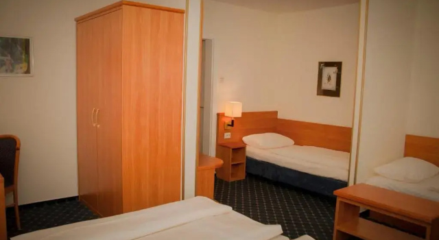 Четырёхместный номер Standard Elbbrücken Hotel