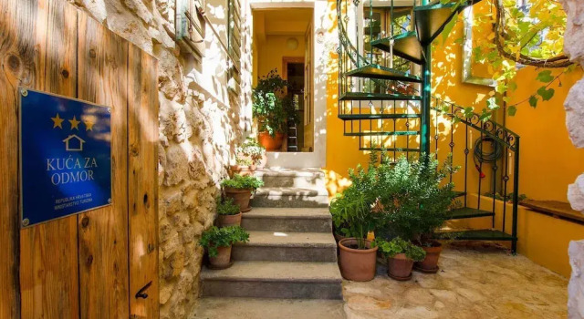 Tranquil Apartment in Marine Zemlje Near Stiniva Beach