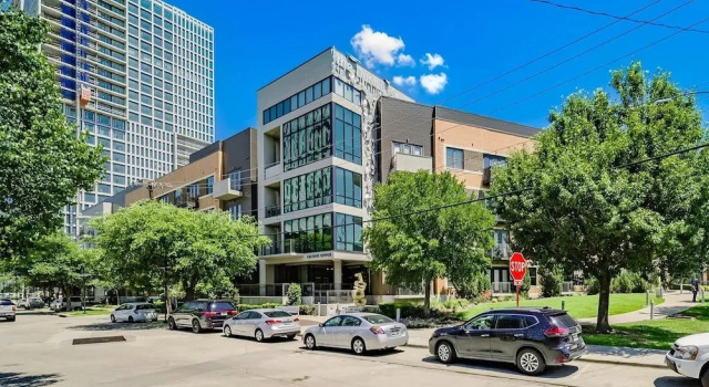 Landing Apartments Dallas near Design District, Забронировать Апартаменты/квартира Апартаменты Далласа, рядом с Арена «Американ Эйрлайнс-центр», Апартаменты/квартира