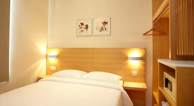 Двухместный номер Superior Hotel Six Seasons @ Mid Valley