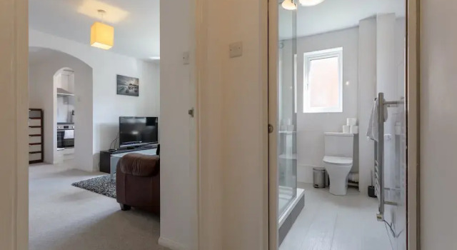 1 Bedroom Apartment Near Surrey Quays, Varaa Huoneisto Asunnot kohteessa Merseyside, Huoneisto