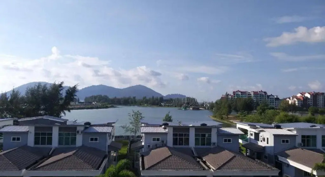 tiara bay marina island lumut 6 bilik inflatable swimming pool homestay bayu laut0136288405