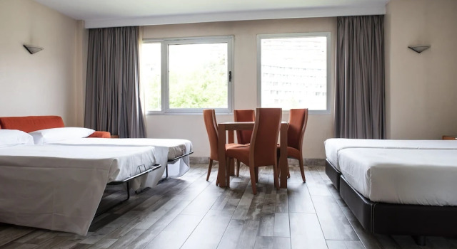Четырёхместный номер Standard Hotel Palacio del Mar