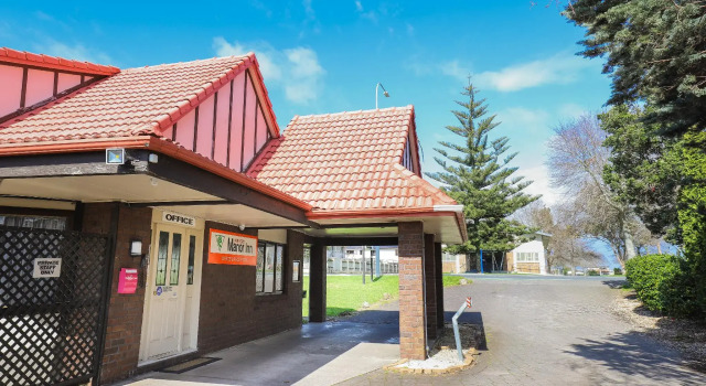 Airport Manor Inn