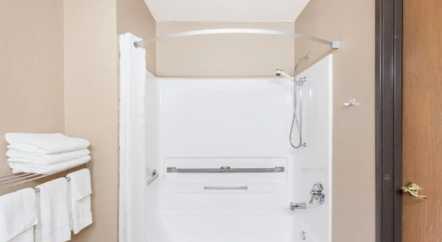 Standard Zimmer Super 8 by Wyndham Norton VA