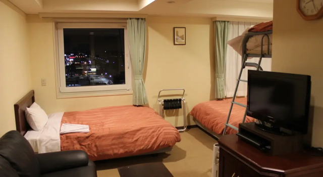 Четырёхместный люкс Chitose Station Hotel