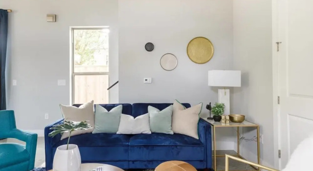 Enjoy a Curated Designer Home With Rooftop Deck, Book Hotel Austin Greater Austin