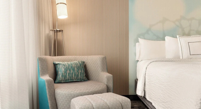 Standard Vierer Zimmer mit Balkon Courtyard by Marriott Topeka