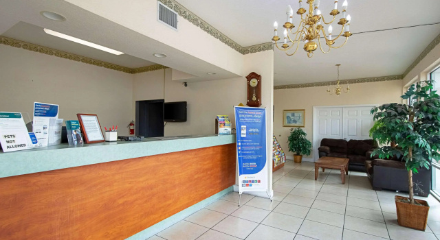 Econo Lodge Inn & Suites Clearwater Central, Buchen Sie Hotel Clearwater Beach Clearwater-St Pete Beaches