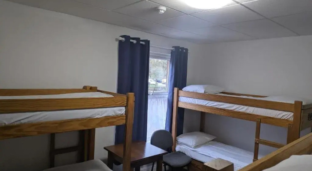 Кровать в общем номере HARLOW INTERNATIONAL HOSTEL