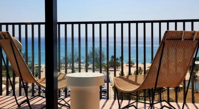 Двухместный номер Premium с видом на океан Hotel Indigo Grand Cayman by IHG