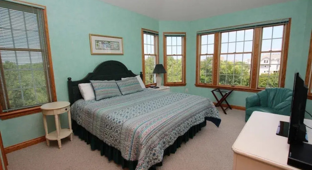 Catchin Waves - 4 Br Home