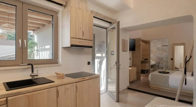 Полулюкс с балконом Manili Boutique Suites & Villas, an SLH Hotel