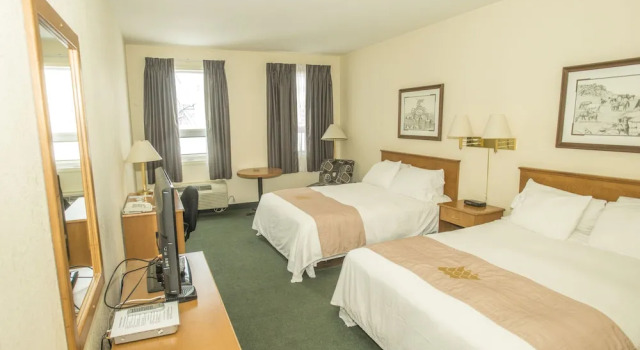 Четырёхместный номер Standard Lakeview Inns & Suites - Okotoks