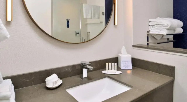 Четырёхместный люкс Fairfield Inn & Suites by Marriott Canton