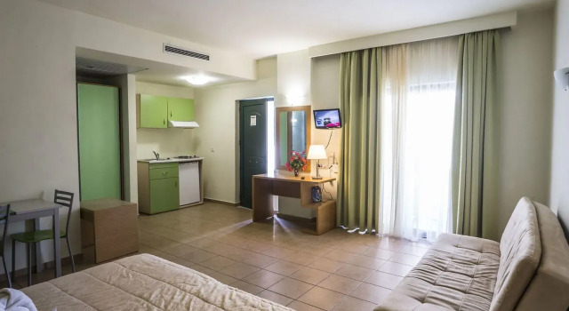 Athina Beach Hotel