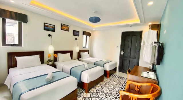 Трёхместный номер Deluxe Grand Holiday Hoian Villa