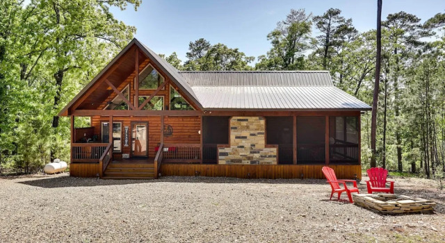 Коттедж Broken Bow Cabin w/ Hot Tub & Outdoor Fireplace!