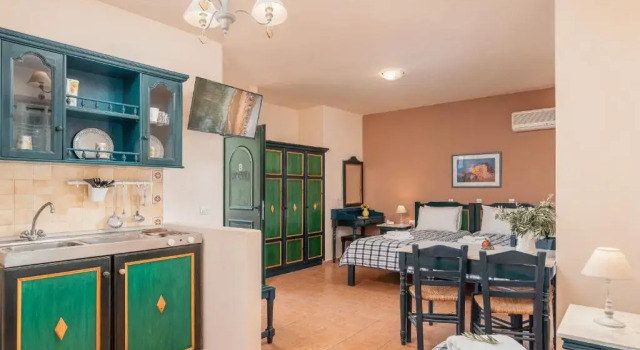 Трёхместная студия Standard Hotel Ledra