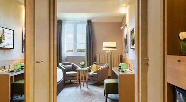 Номер Superior с видом на море Hôtel Barrière L'Hôtel du Golf Deauville