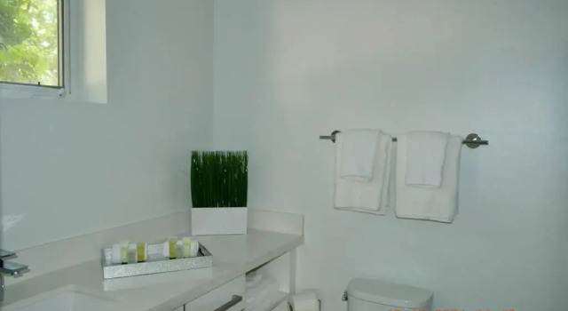 Коттедж Ocean Front contemporary 3 Bedroom townhouse.