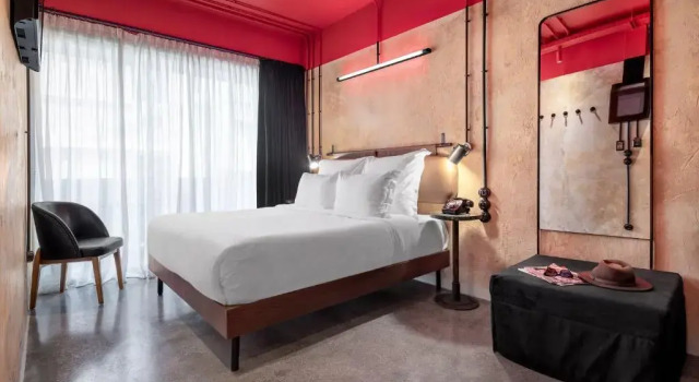 Двухместный номер Medium с балконом Max Brown Hotel Downtown Part of Sircle Collection Formally known as Dave Red