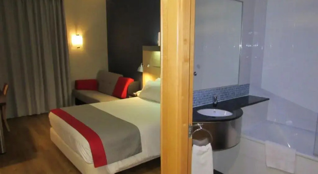 Семейный номер Standard Holiday Inn Express Sant Cugat by IHG