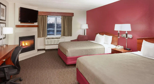 Четырёхместный номер Standard AmericInn by Wyndham Douglas/Saugatuck