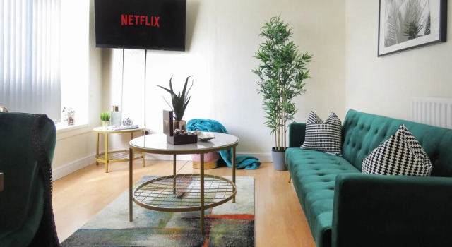 Three Bedroom Duplex Balcony and Parking, Varaa Huoneisto Asunnot kohteessa Merseyside, Huoneisto