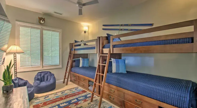 Коттедж с 4 комнатами Grand Chalet w/ Hot Tub - Near Wintergreen Resort