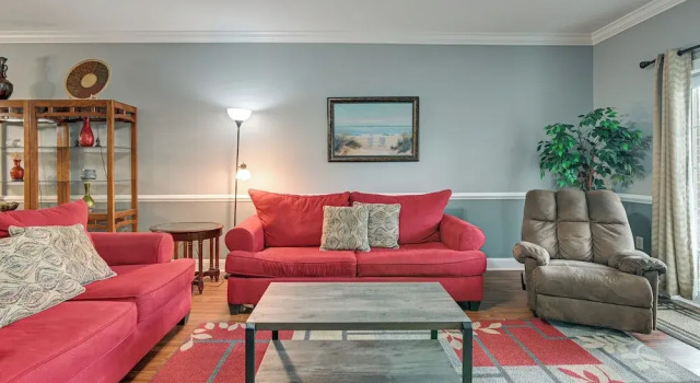 3 Mi to Broadway at the Beach: Condo w/ Pool!