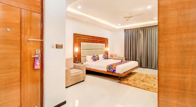 Номер Executive FabHotel Prime The Royal Suites - Nr Gopalan Innovation Mall