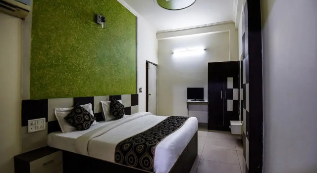 Hotel Alpine Inn by OYO