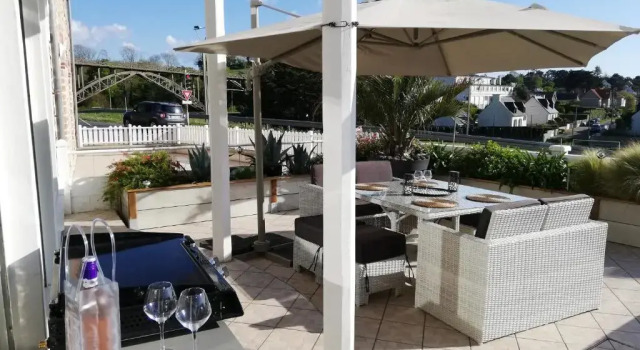 Апартаменты Appartement terrasse esprit loft vue sur mer
