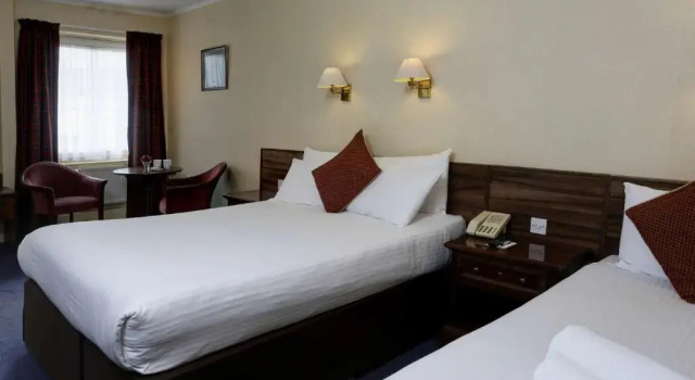 Трёхместный семейный номер Standard Best Western Queens Hotel