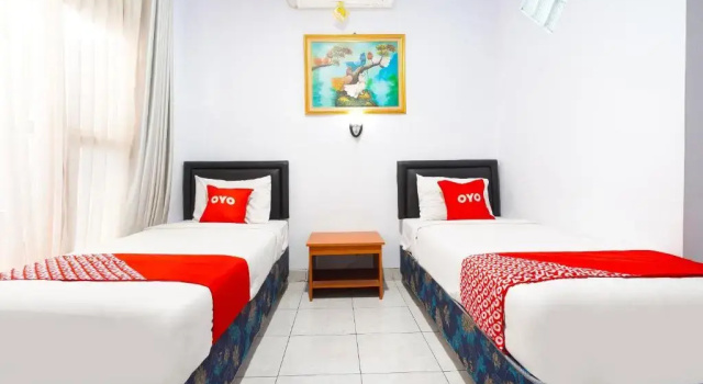 Deluxe Twin room Oyo 91561 Gandhi Hotel