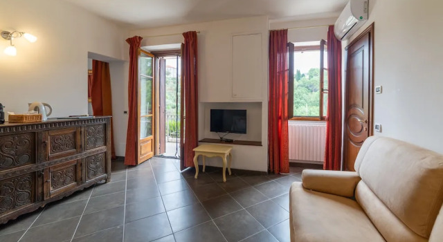 Двухместный номер Standard с балконом и с красивым видом из окна Residence Villa il Casale - appartamenti wellness, piscina e SPA